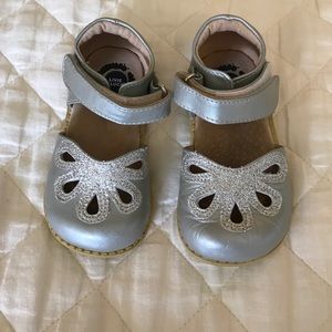 Lovie and Luca silver walker shoes size 6